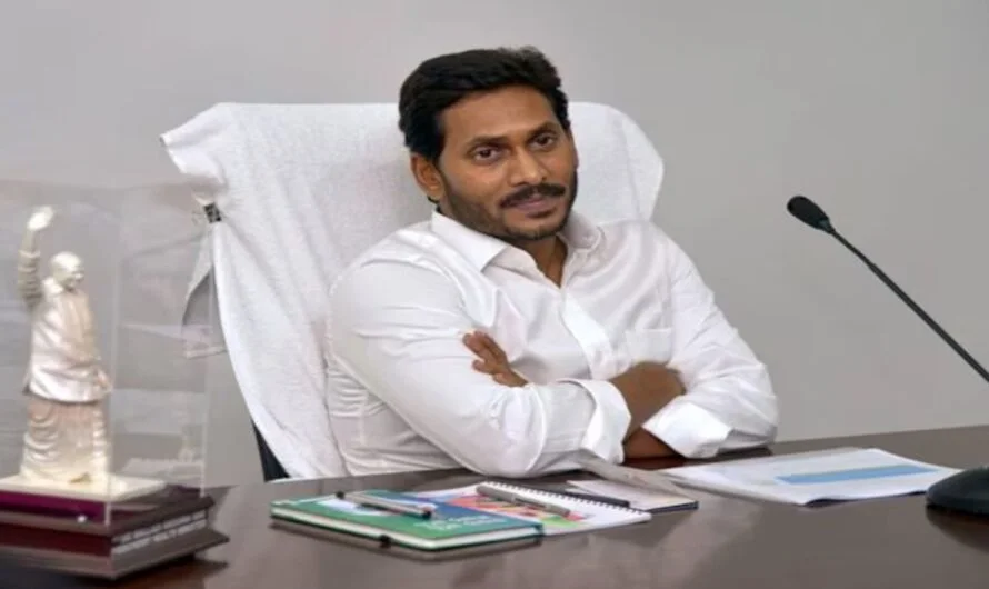 Target CM Jagan  : సీఎం జగన్ ను టార్గెట్ చేసిన సినీపరిశ్రమ