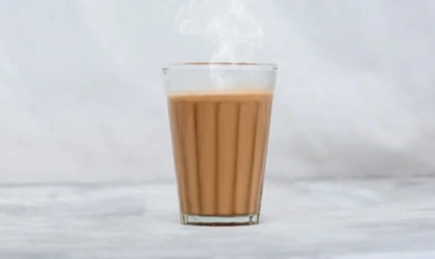 Gaju Glass Tea : గాజు గ్లాసులోనే చాయ్ తాగుతా ఉంటున్న ఎమ్మెల్యే తల్లి