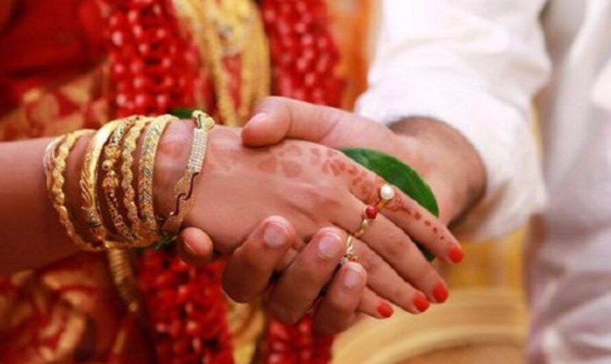 Renu Deshay : బుద్ది ఉందా ?. అయన వదిలేసి రెండో పెళ్లి చేసుకున్నారు.