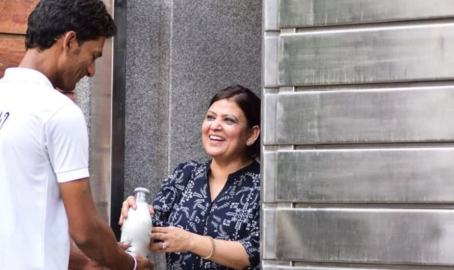 Milk Love : పాలు పోసి ప్రేమలో దింపిన హీరో… భయంతో ఊరువదిలి వెళ్లిన కుటుంబం