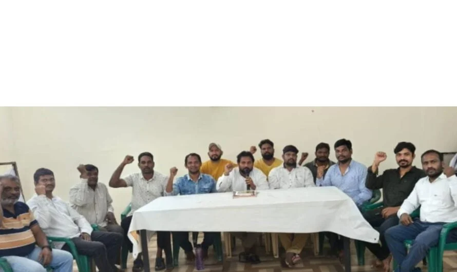Singareni : సింగరేణి కార్మికులకు రెయిన్ కోట్ ఇవ్వాలి