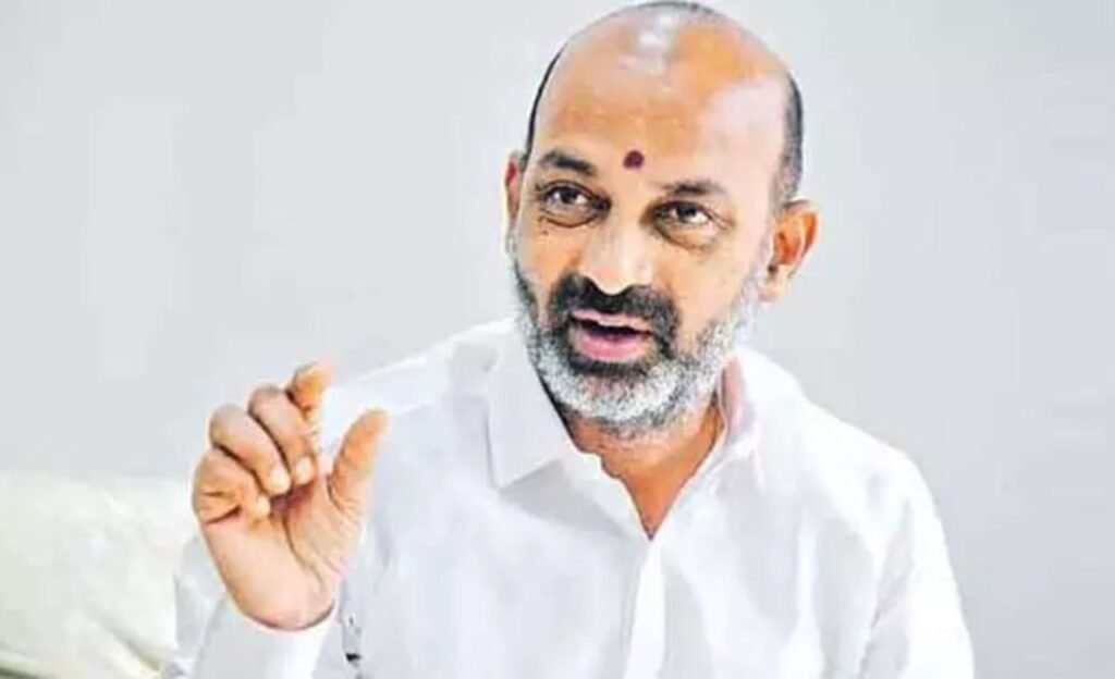 Minister Bandi Sanjay : ఆ పార్టీని అవుట్ డేటెడ్ పార్టీ అంటున్న బండి సంజయ్