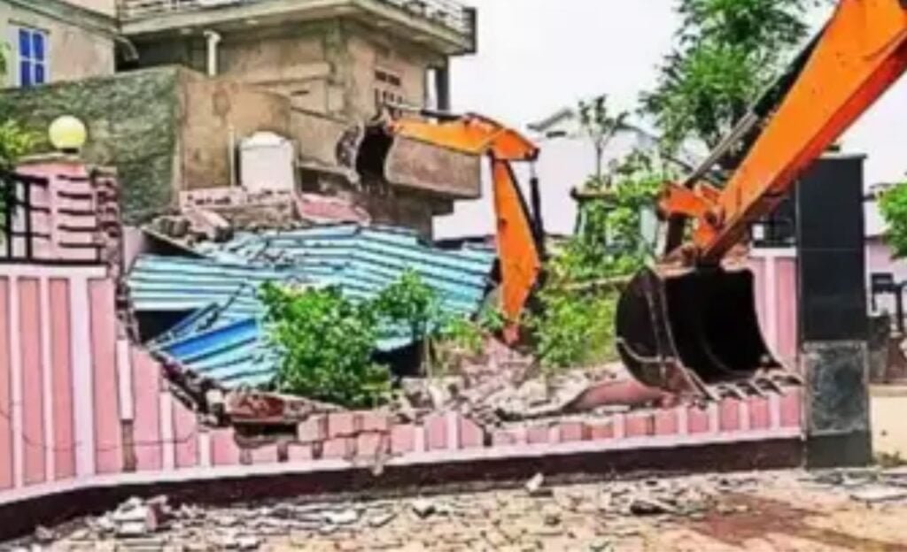 All are Equal : ఆ అధికారికి అందరు సమానమే ….