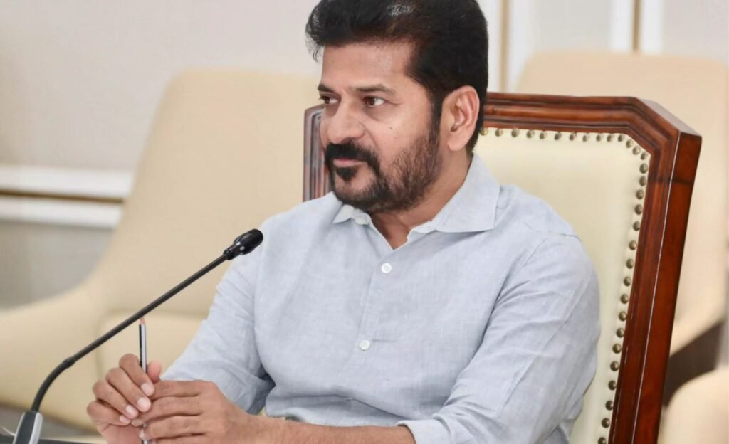 CM Revanth Reddy : సీఎం వెనుకాలే ఆయన తమ్ముడు విదేశాలకు ఎందుకు వెళ్ళాడు ? అందుకే వెళ్లాడా ?