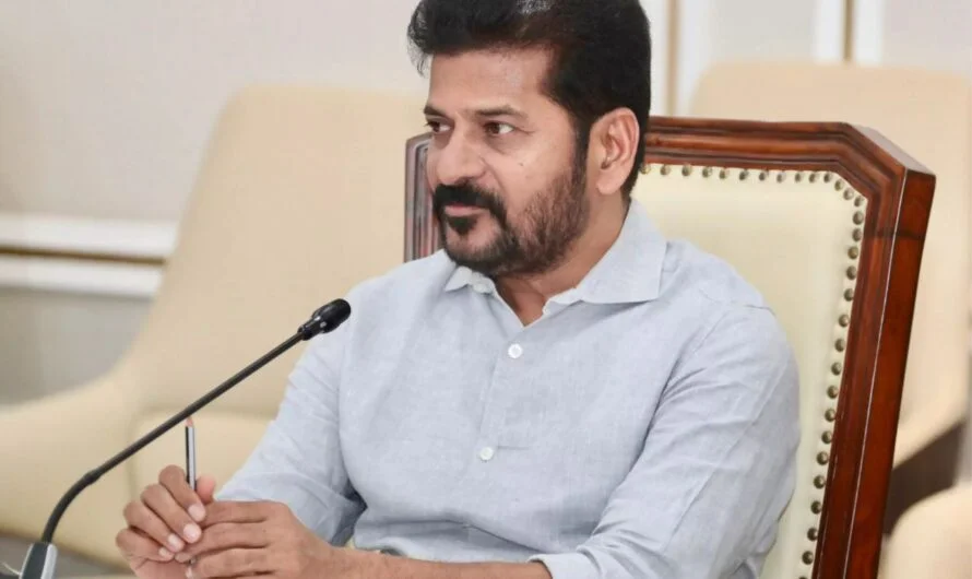 CM Revanth Reddy : సీఎం వెనుకాలే ఆయన తమ్ముడు విదేశాలకు ఎందుకు వెళ్ళాడు ? అందుకే వెళ్లాడా ?
