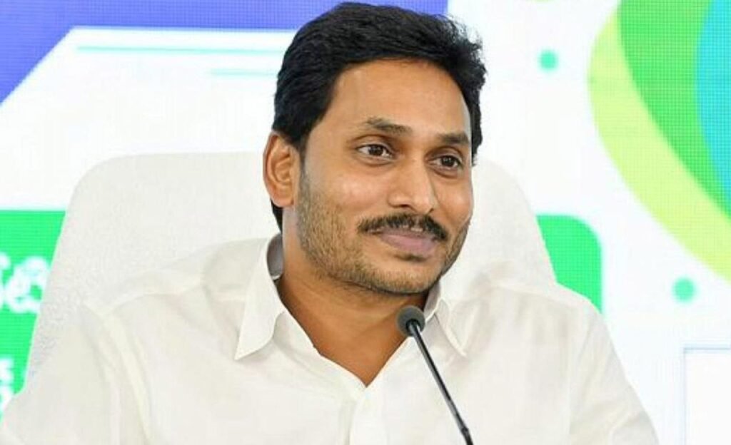 Ex CM Ys Jagan : జగన్ ఆలా మాట్లాడేసరికి తలపట్టుకున్న నాయకులు ….