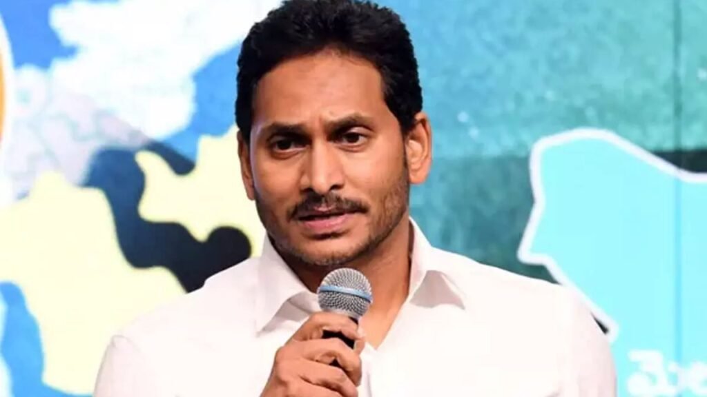 YS JAGAN  : బెంగుళూర్ లో జగన్ జోరుగా మంతనాలు  ?