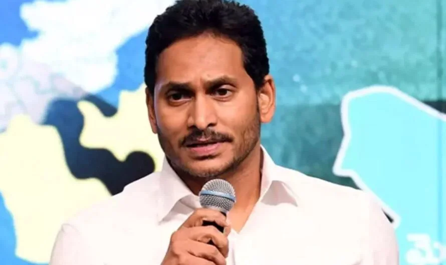 YS JAGAN  : బెంగుళూర్ లో జగన్ జోరుగా మంతనాలు  ?