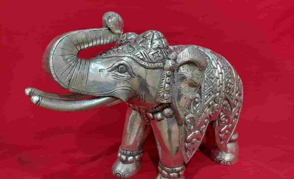 Elephant : వెండి ఏనుగు బొమ్మ ఇంటిలో అవసరమా  ? లేదా  ?