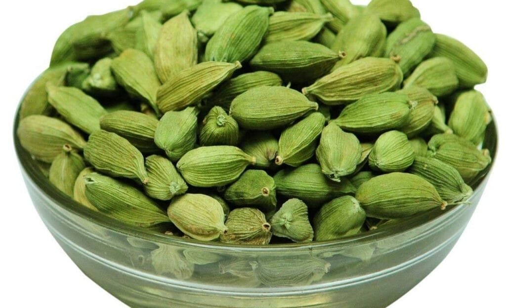 Ilachi : యాలకులు… ఆ వ్యాధిని అడ్డుకోవడంలో మొదటిది
