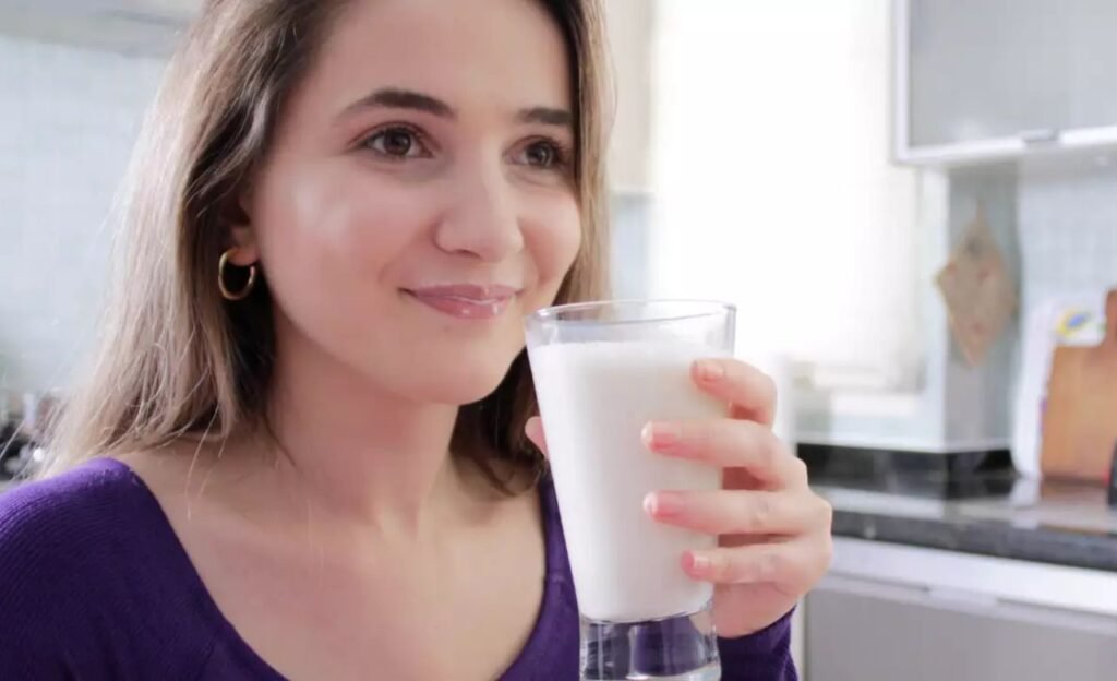 Milk : రాత్రి భోజనం తర్వాత పాలు తాగితే ఏమవుతుంది ?
