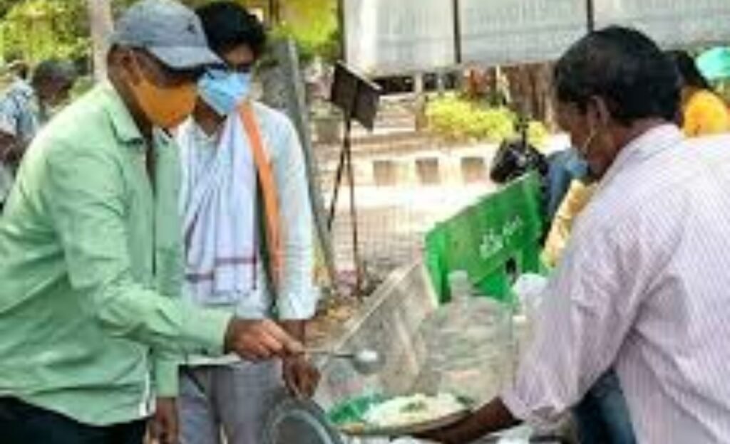 Meals : 350 మందికి ఉచితంగా భోజనం పెడుతున్న హీరో ఎవరో తెలుసా ?