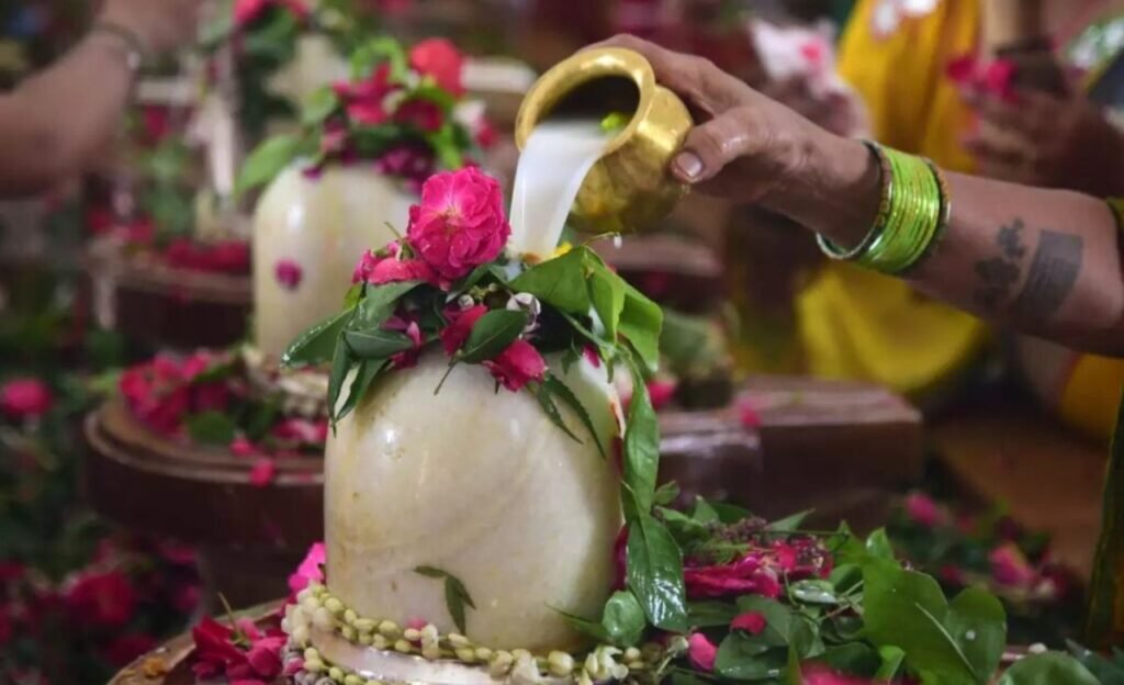 sivaratri : శివుడికి అభిషేకం వీటితోనే చేయండి.