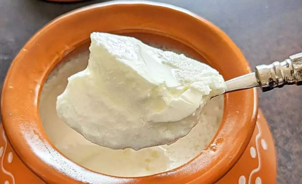 Curd : రోజుకు ఎన్ని గ్రాముల పెరుగు తినాలో తెలుసా ?
