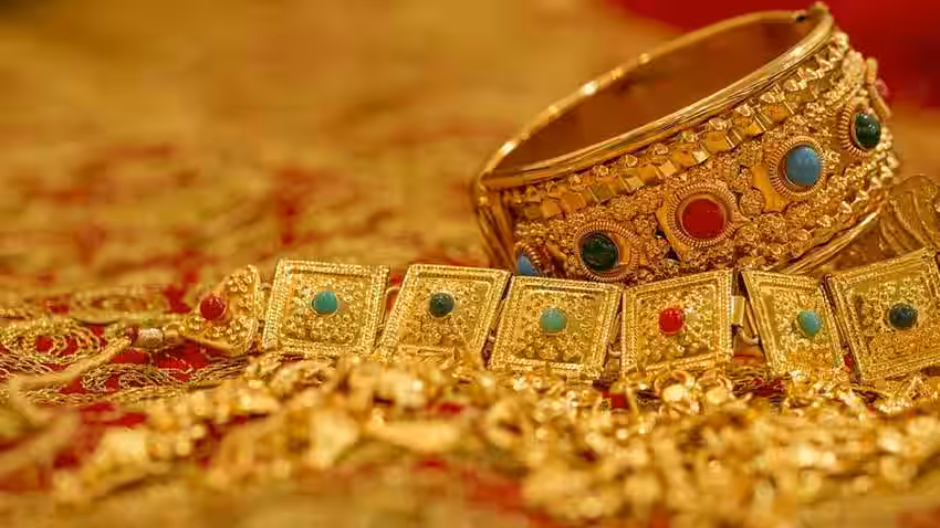 Gold : భారీగా తగ్గిన బంగారం ధర