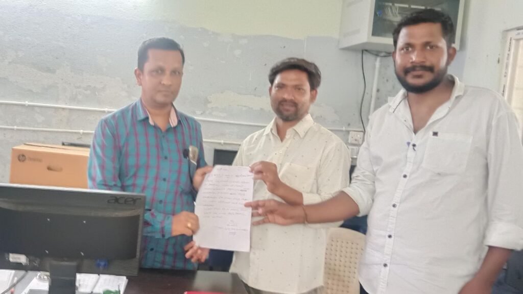 Peddapalli : ప్రభుత్వ అనుమతిలేని పాఠశాలలను మూసివేయాలి