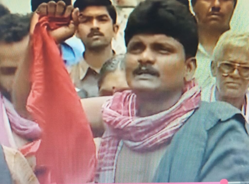 Flash..news..Mavoist : మావోయిస్టు సాంస్కృతిక సారధి సంజీవ్ లొంగుబాటు ?