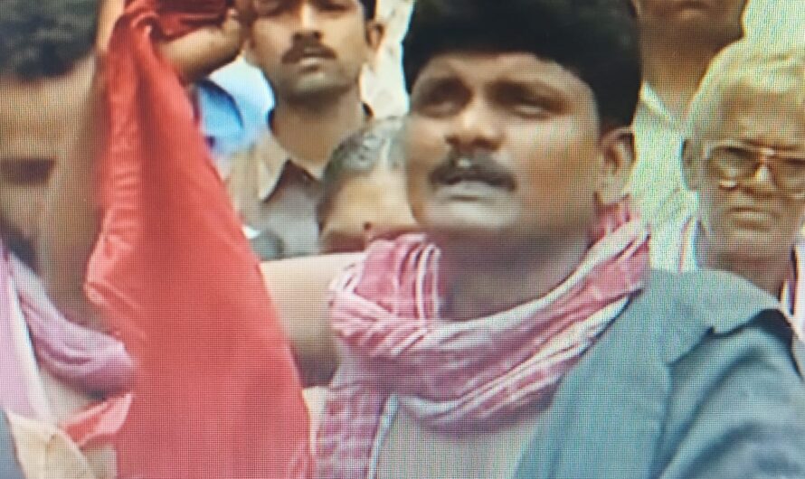 Flash..news..Mavoist : మావోయిస్టు సాంస్కృతిక సారధి సంజీవ్ లొంగుబాటు ?
