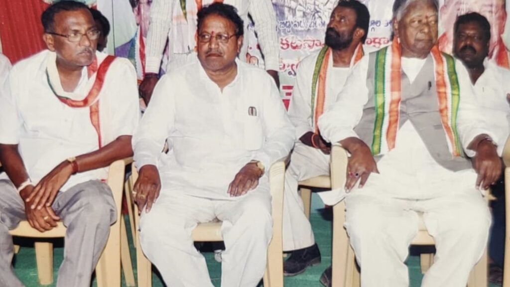 Congress  : ” కాక “నచ్చిన కార్యాలయం….నేతలకు కనిపించని వైనం