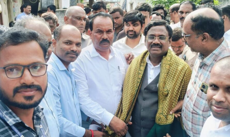 Singareni : కార్మిక మంత్రిని కలిసిన ఎస్సీ, ఎస్టీ యూనియన్ నేతలు