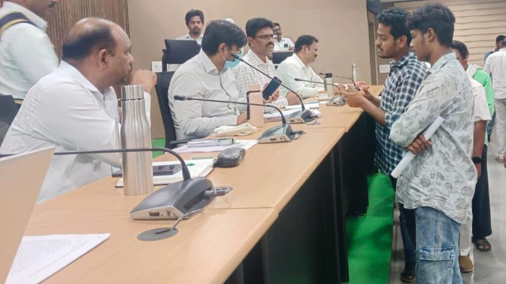 Students  : అవస్థల్లో కేజీబీవీ విద్యార్థినిలు