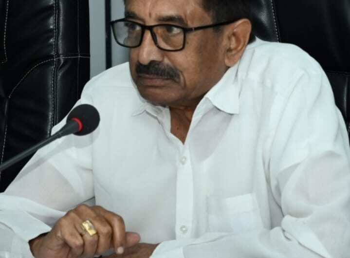 Singareni  : గైర్హాజరు కార్మికులపై అధికారుల ఒత్తిడి ఉండదు—సీతారామయ్య