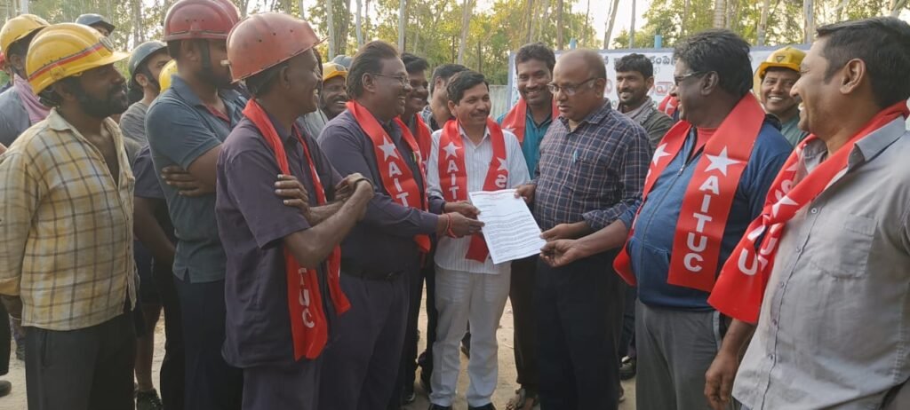 Singareni  : శాంతిగని పై ఏఐటీయూసీ ధర్నా