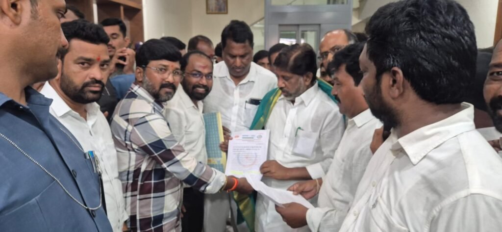 డిప్యూటీ సీఎం ను కలిసిన NHM JAC నాయకులు