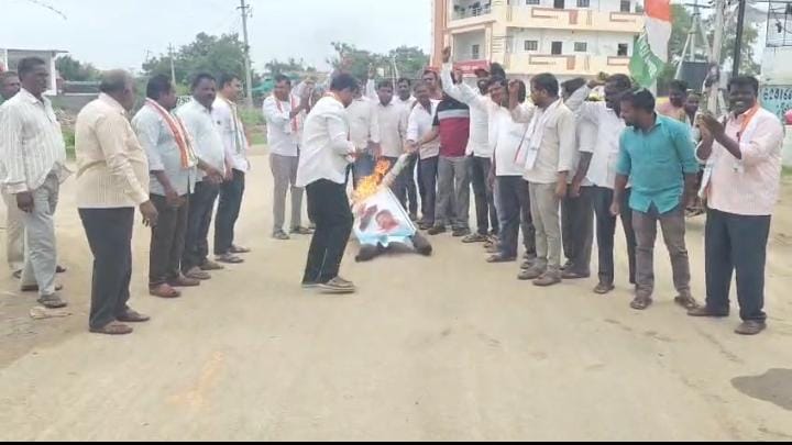 బీబీపేట లో రాహుల్ గాంధీ అరెస్టుకు నిరసన