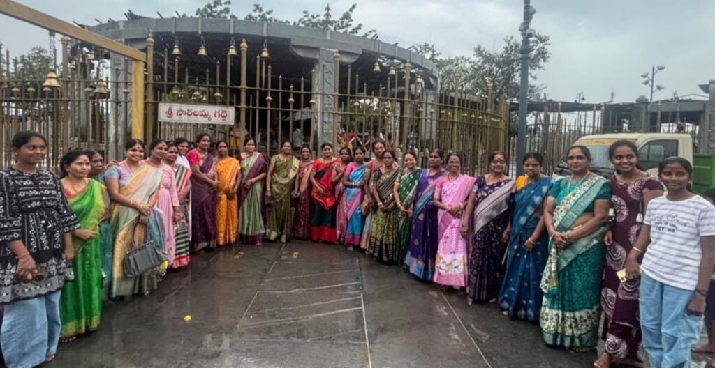 ఆషాఢ మాస యాత్రలో బీబీపేట ఆర్యవైశ్య సంఘం సభ్యులు
