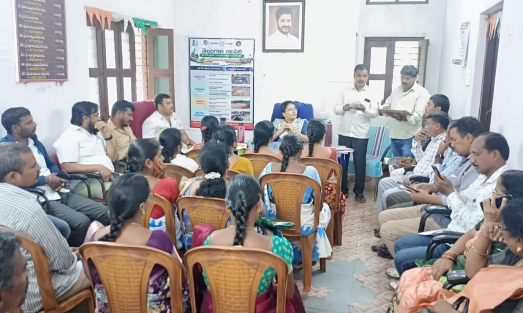 అధికారుల ఆలస్యంతో బీబీపెట్ గ్రామసభ ఆలస్యం