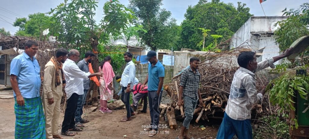 సోమగూడెంలో పారిశుధ్య పనులు ప్రారంభం