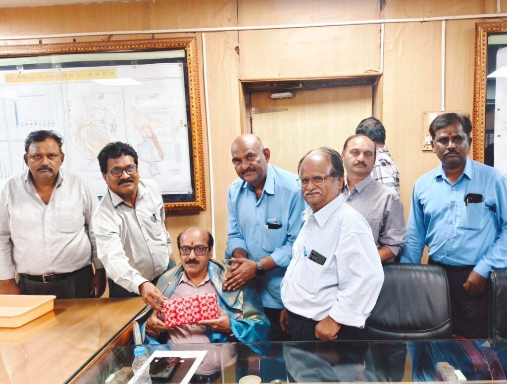సుదీర్ఘ సేవలకు ఘన వీడ్కోలు
