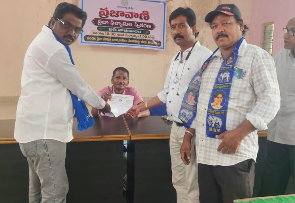 మందమర్రి మార్కెట్‌లో నాళాలను కబ్జా చేసి నిర్మించిన షెడ్లను తొలగించాలి