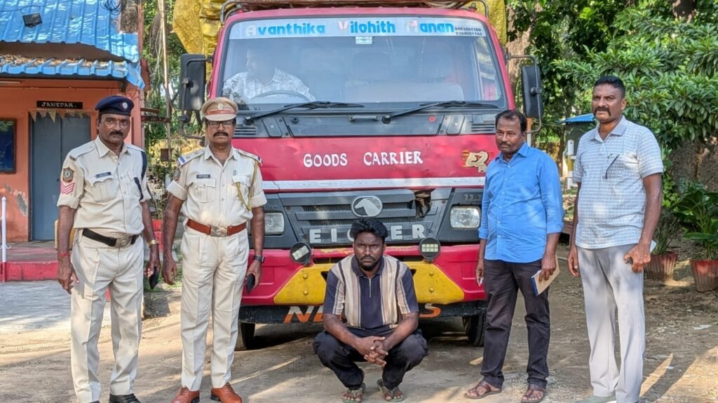 సింగరేణి ఇనుప సామగ్రి తరలిస్తున్న వ్యాన్‌ స్వాధీనం