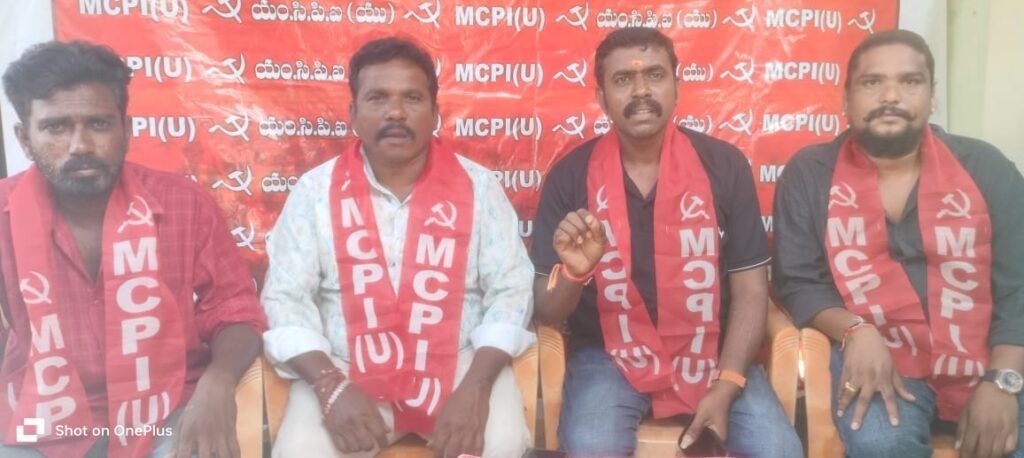 లక్కీ డ్రా లబ్ధిదారులకు డబుల్‌ బెడ్‌రూం ఇళ్లు అందించాలి