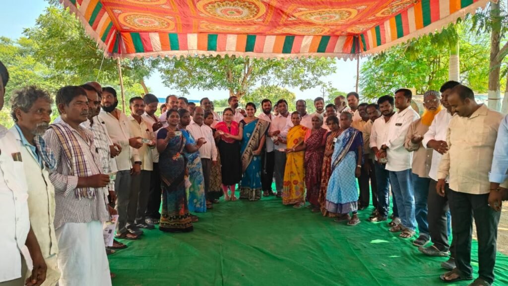 బీబీపేటలో స్మార్ట్ రేషన్ కార్డుల పంపిణీ