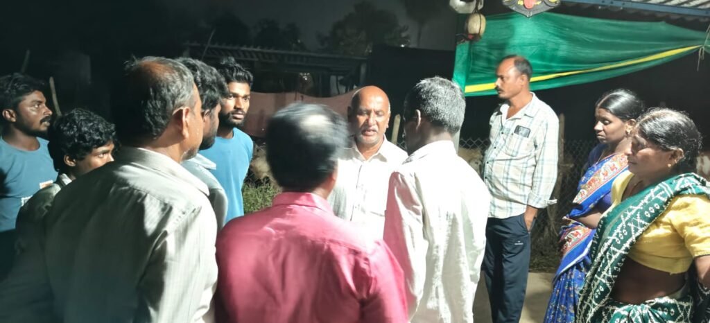 పిడుగుపాటుకు 20కి పైగా గొర్రెలు మృతి