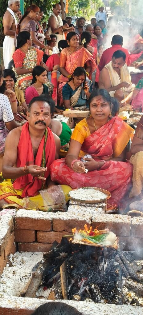 సీతారామ కాలనీలో వైభవంగా దుర్గాదేవి పూజలు