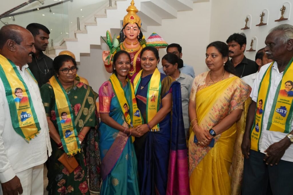 తెలంగాణ రక్షణ సేనలో ములుగురి స్వప్న చేరిక