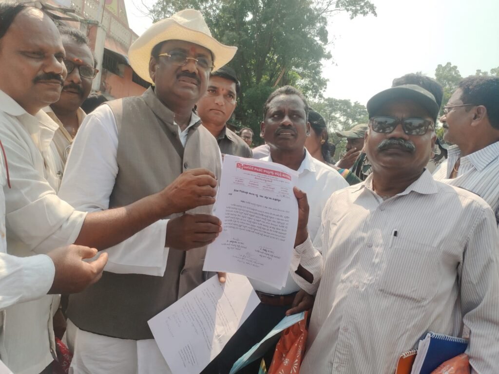 కాంట్రాక్ట్ కార్మికులకు 10 శాతం లాభాల వాటా ఇవ్వాలి