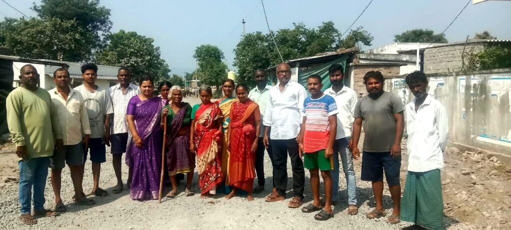 అధ్వానంగా రోడ్డు.. ప్రజల అవస్థలు పట్టించుకోరా?