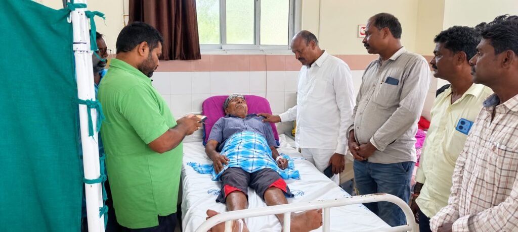 రోడ్డు ప్రమాదంలో గాయపడిన సాయబ్ హుస్సేన్‌కు పరామర్శ