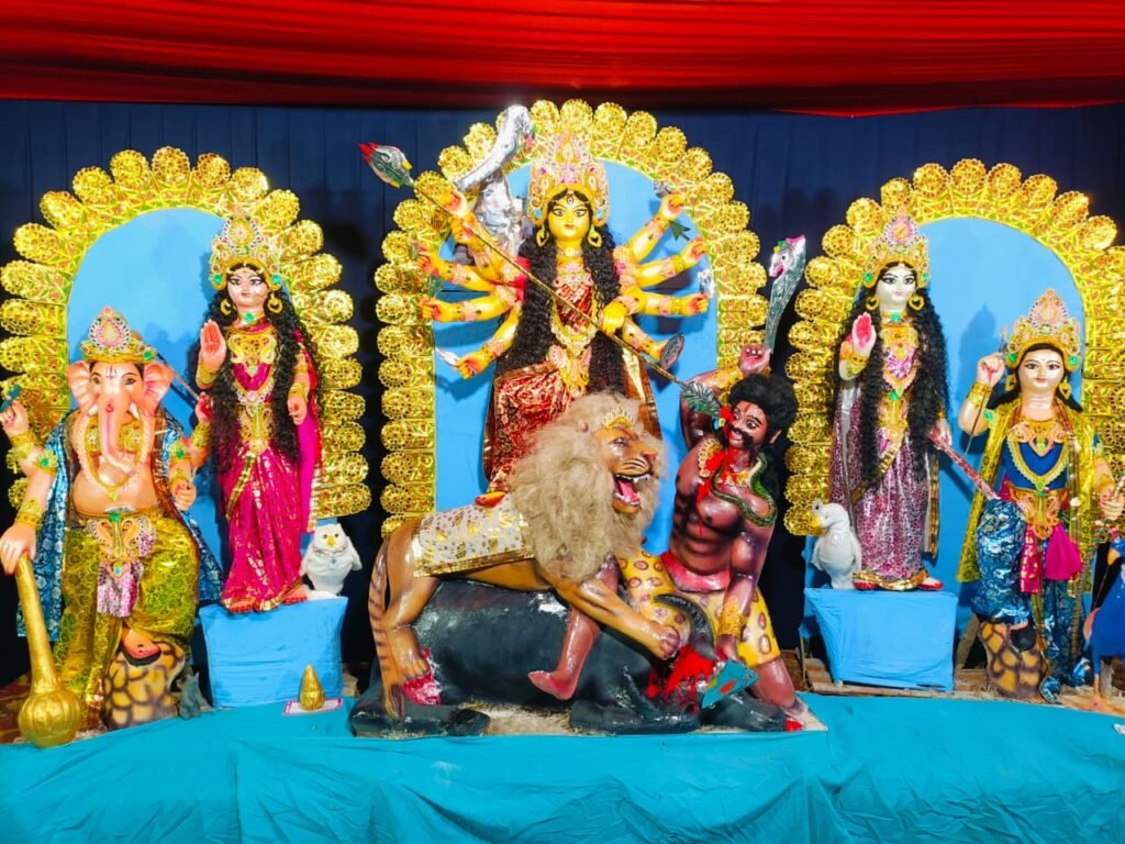 భక్తిశ్రద్ధలతో సర్వజననీ దుర్గాదేవి పూజలు