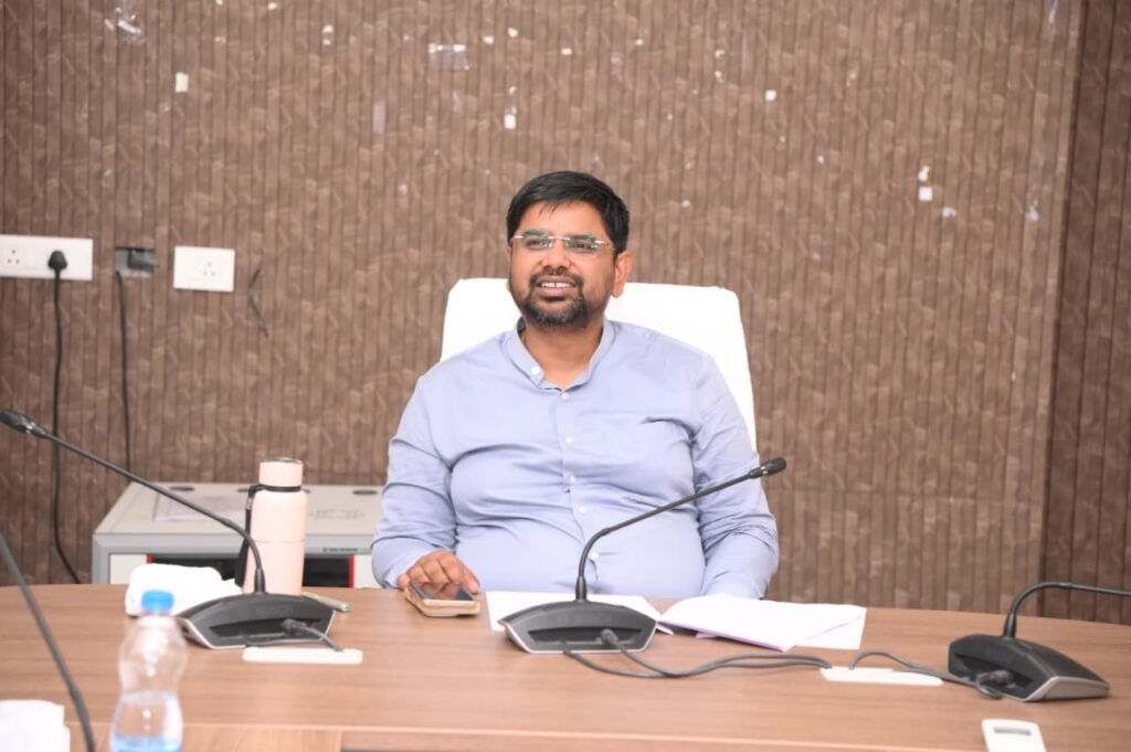 అభివృద్ధి పనులను వేగవంతంగా పూర్తి చేయాలి